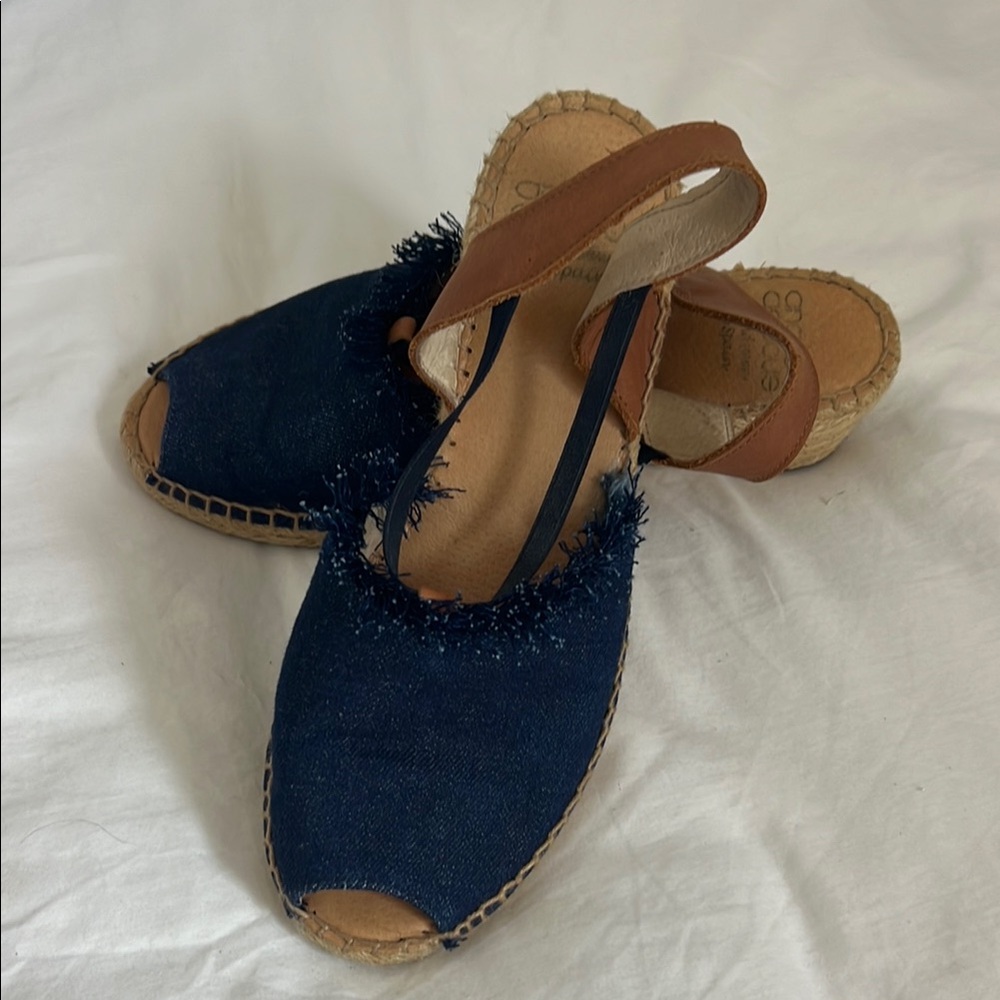 Stylish Blue and Brown Espadrille Sandals Andre Assous‎